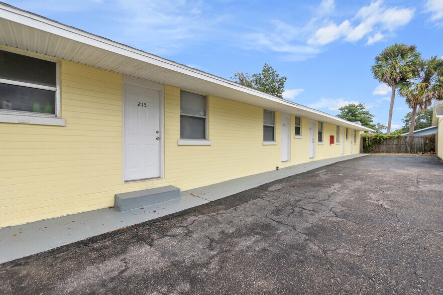 More Photos Of 801 Ridgewood Ave, Holly Hill Hotel For Sale