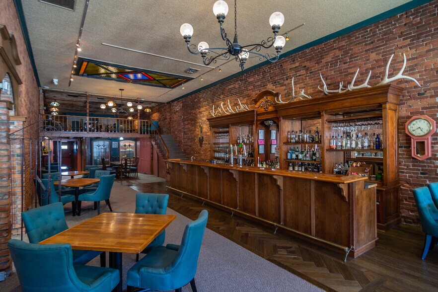 More Photos Of 115 NE Locust St, Oakland Restaurant For Sale