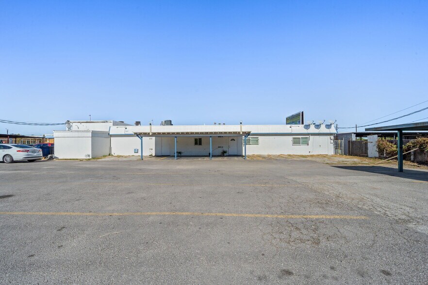 More Photos Of 1903-1905 Gaston Place Dr, Austin Freestanding For Lease