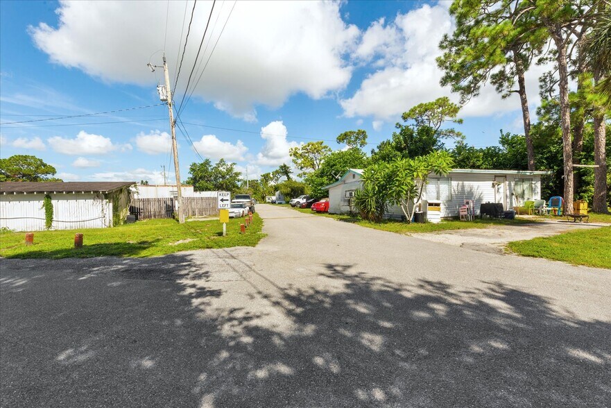 More Photos Of 7760 Bogart Dr, Fort Myers Trailer Camper Park For Sale