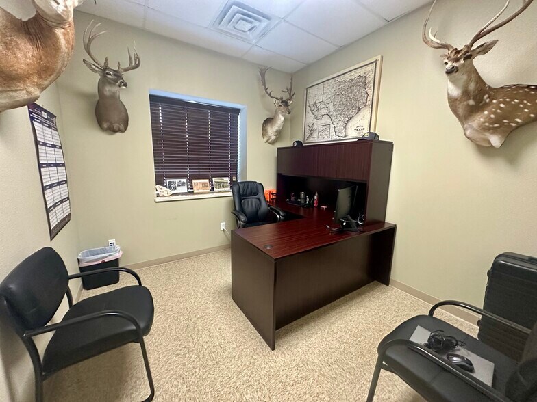More Photos Of 4904 Railroad St, Deer Park Service For Lease