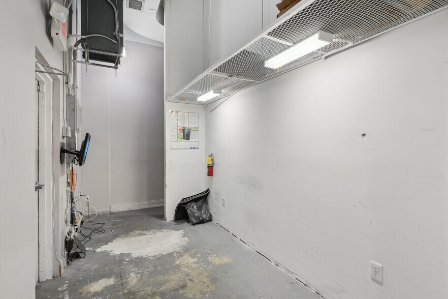 More Photos Of 135 San Lorenzo Ave, Coral Gables Office For Lease