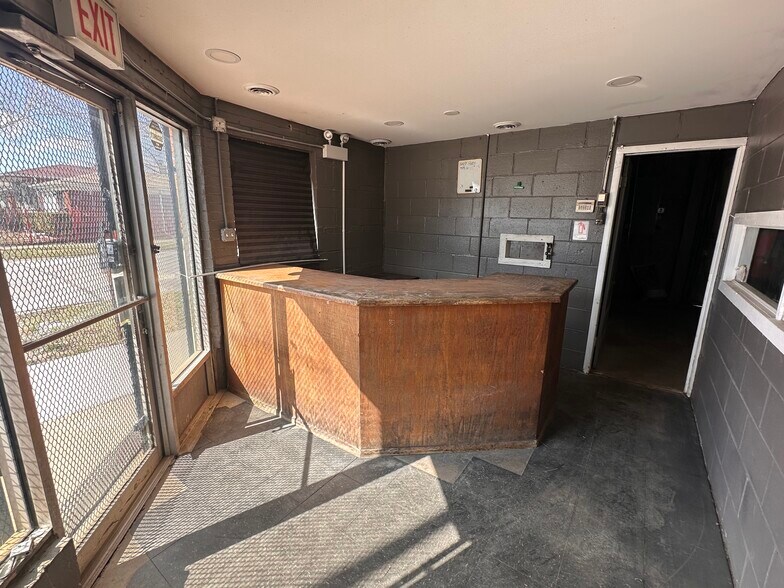 More Photos Of 1058 W 111th St, Chicago Service For Sale