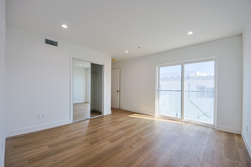 More Photos Of 1636 Longwood Ave, Los Angeles Apartments For Sale