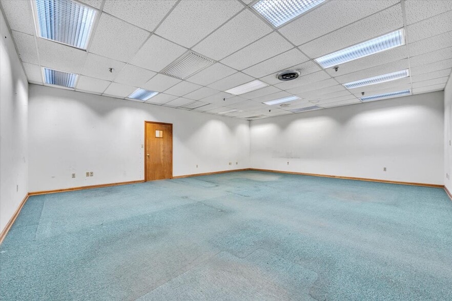 More Photos Of 650 Frith Dr, Ridgeway Manufacturing For Lease