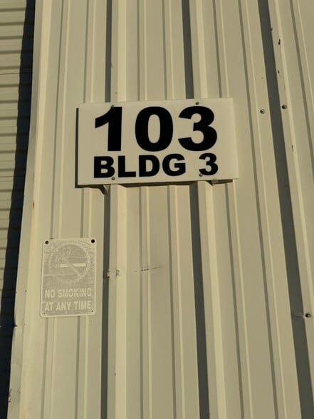 More Photos Of 103 Industrial Park Dr, Perry Warehouse For Lease