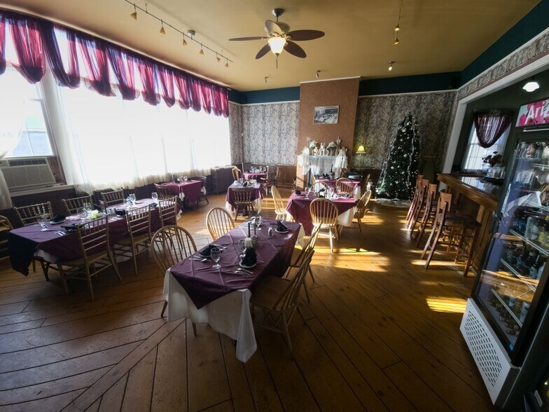 More Photos Of 15 Berkley Rd, Barnesville Restaurant For Sale