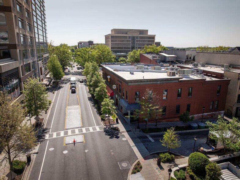 More Photos Of 15 W Washington St, Greenville Restaurant For Lease