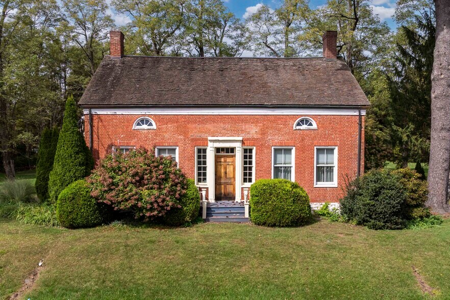 Primary Photo Of 4494-4496 Route 209, Stone Ridge Hospitality For Sale