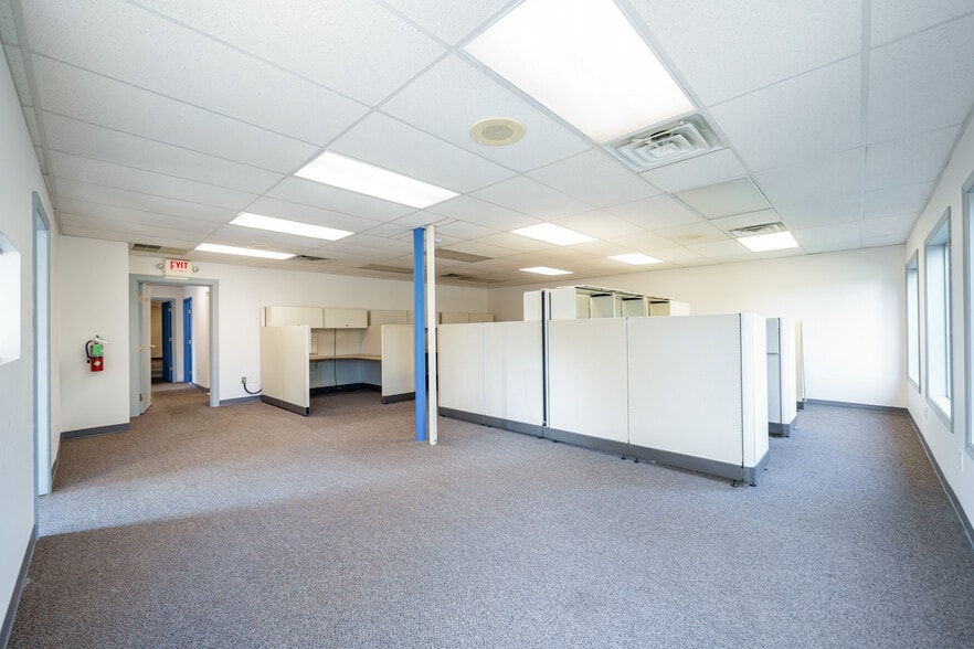 More Photos Of 171 Green Meadows Dr S, Lewis Center Office Residential For Lease