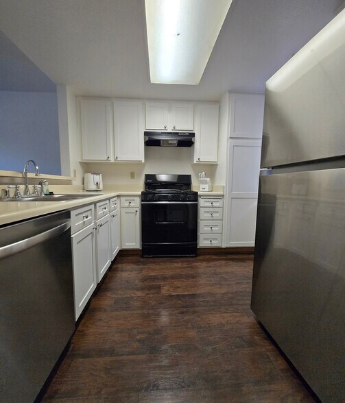 More Photos Of 42995 Park Pl, Palm Desert Apartments For Sale