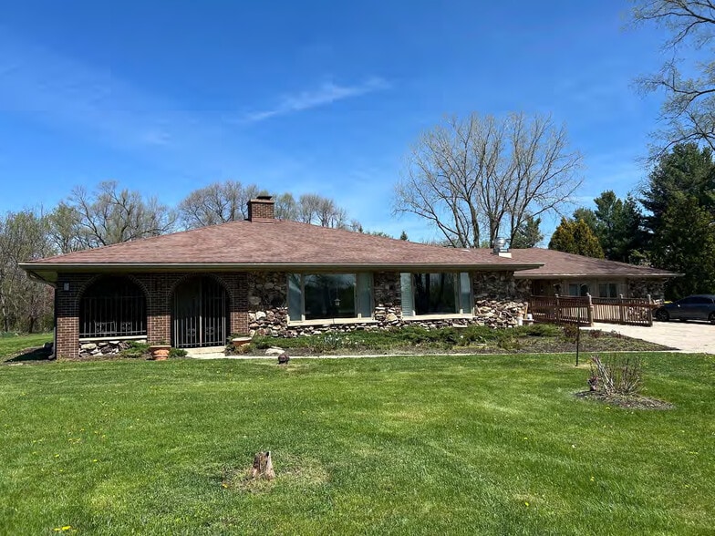 Primary Photo Of 5430 Hillside Rd, Crystal Lake Assisted Living For Sale