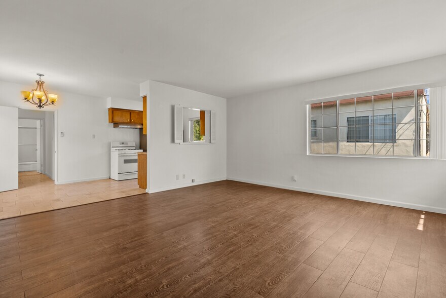 More Photos Of 712 W Doran St, Glendale Apartments For Sale