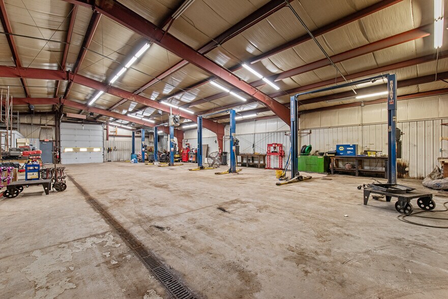 More Photos Of 3434 N Holton St, Milwaukee Auto Repair For Sale