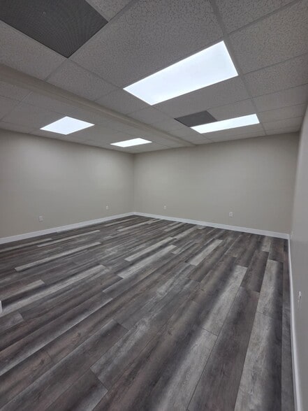 More Photos Of 465 E Palmdale Blvd, Palmdale Loft Creative Space For Lease