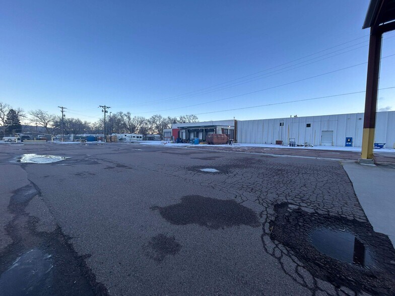 More Photos Of 3605-3625 N Stone Ave, Colorado Springs Distribution For Lease