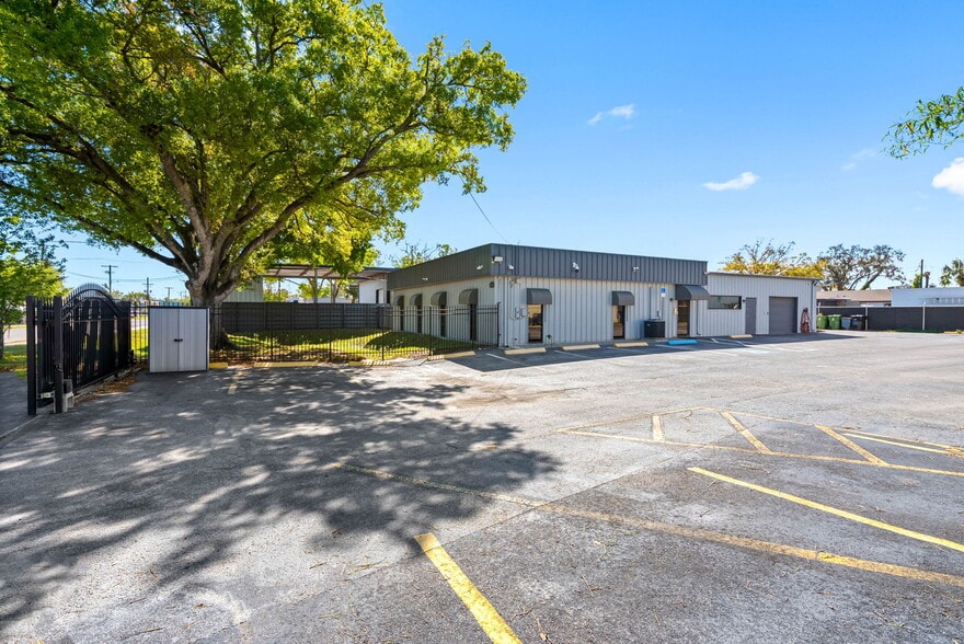 Primary Photo Of 4412 W Osborne Ave, Tampa Showroom For Sale