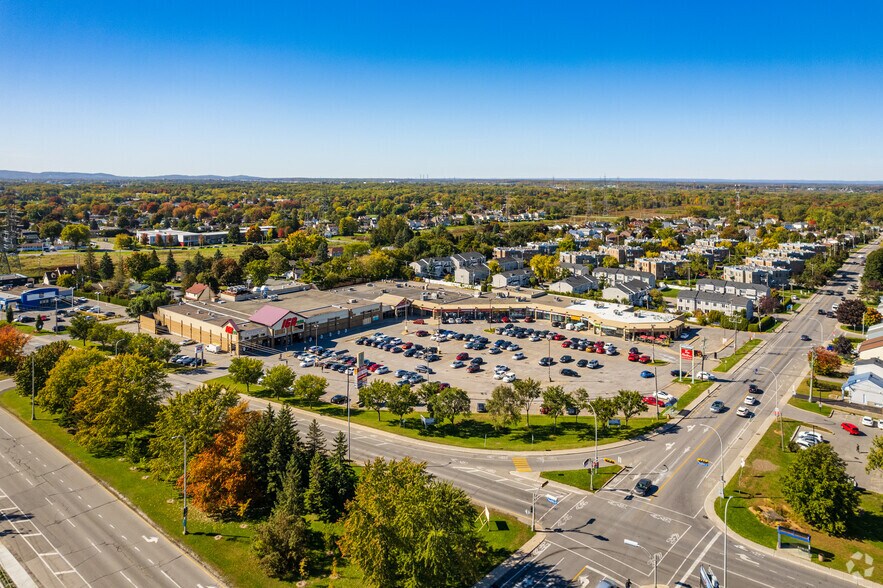 More Photos Of 3545 Boul Dagenais O, Laval Freestanding For Lease
