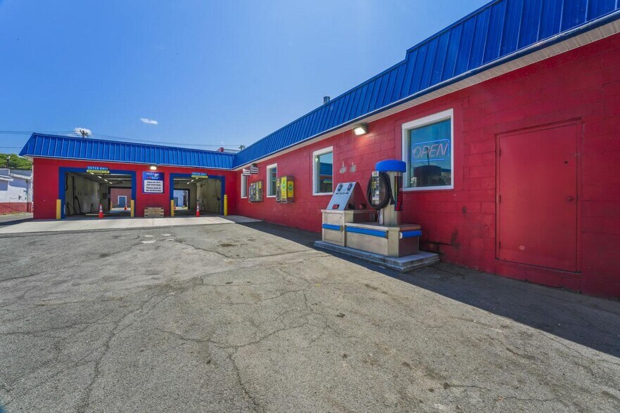 More Photos Of 690-696 River St, Troy Freestanding For Sale