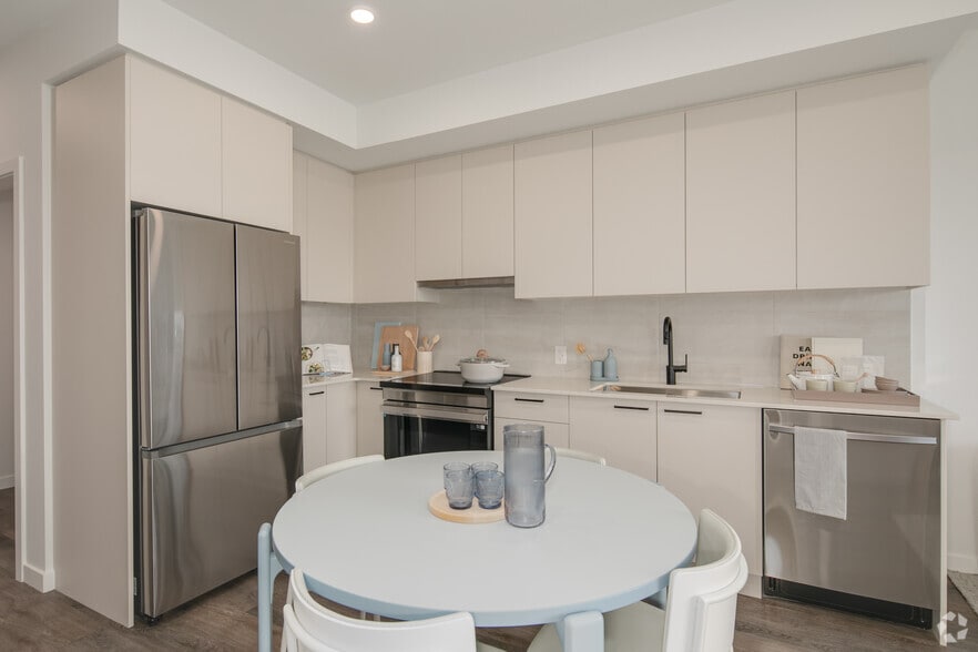 More Photos Of 325 Royal Commons, Victoria Apartments For Lease