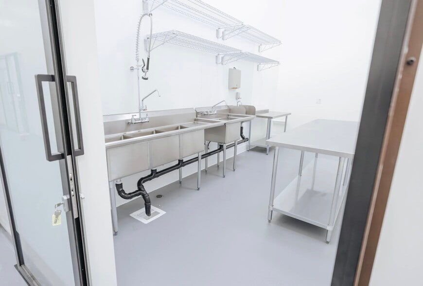 More Photos Of 17290 Newhope St, Fountain Valley Food Processing For Lease