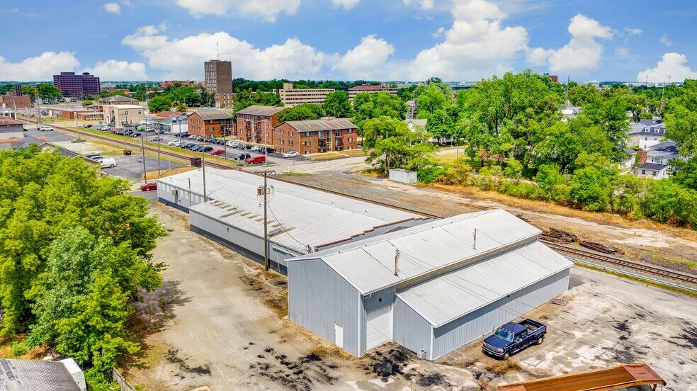More Photos Of 428-432 Clough St, Bowling Green Warehouse For Lease