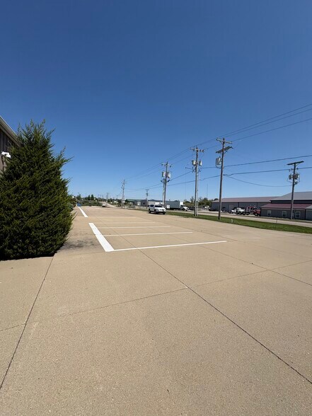 More Photos Of 66850 Executive Dr, Saint Clairsville Warehouse For Lease