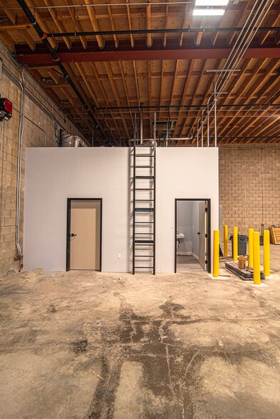 More Photos Of 8582 Telfair Ave, Sun Valley Warehouse For Lease