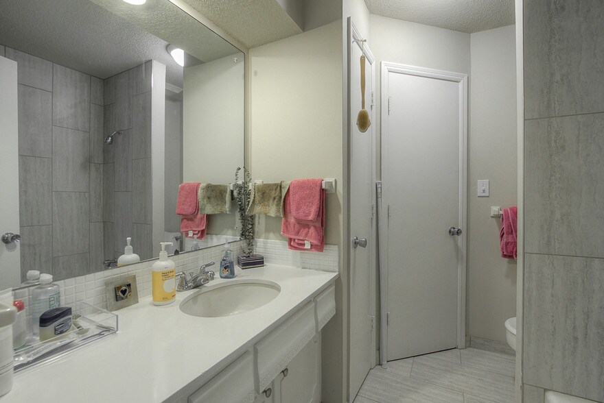 More Photos Of 7504 Wyoming St, Kansas City Apartments For Sale