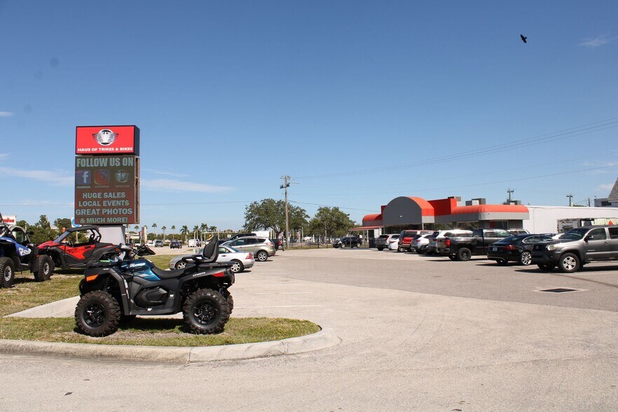 More Photos Of 4601 Fowler St, Fort Myers Freestanding For Lease