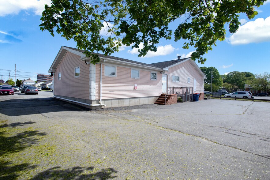More Photos Of 92 Grape St, New Bedford Medical For Sale