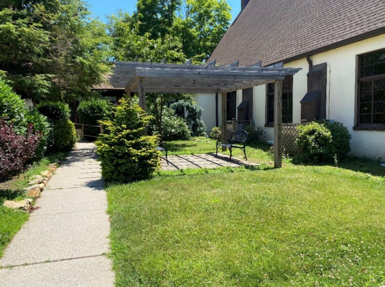 More Photos Of 340 Bogert Rd, River Edge Specialty For Sale