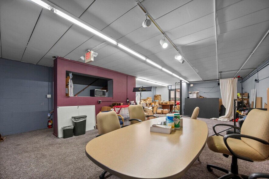 More Photos Of 735-737 Snelling Ave N, Saint Paul Storefront Retail Office For Lease