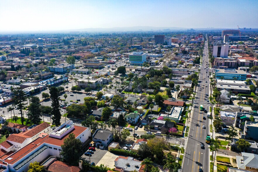 More Photos Of 207 W 20th St, Santa Ana Office For Sale