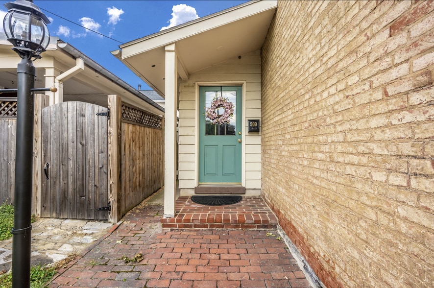 More Photos Of 509 S Market St, Frederick Freestanding For Sale