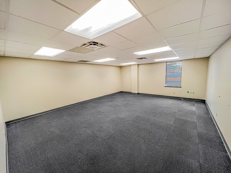 More Photos Of 4411 Woodson Rd, Saint Louis Office For Lease