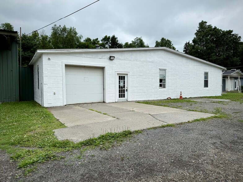 More Photos Of 21 Squires St, Cortland Warehouse For Lease