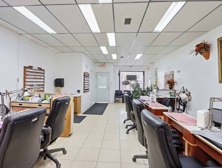 More Photos Of 2517 Washington Blvd, Baltimore Storefront Retail Residential For Sale