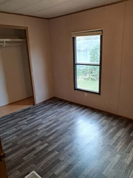 More Photos Of 8719 Pearson Rd, Ore City Warehouse For Sale