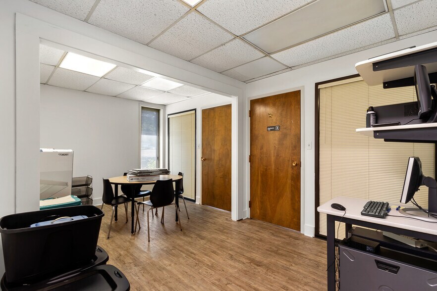 More Photos Of 279 N Main St, Kilmarnock General Retail For Sale