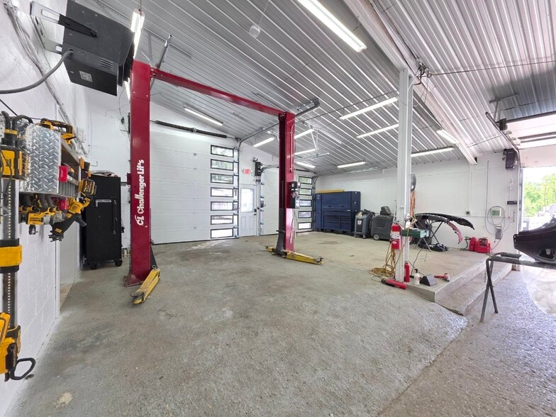 More Photos Of 7511 Leavenworth Rd, Kansas City Auto Repair For Sale