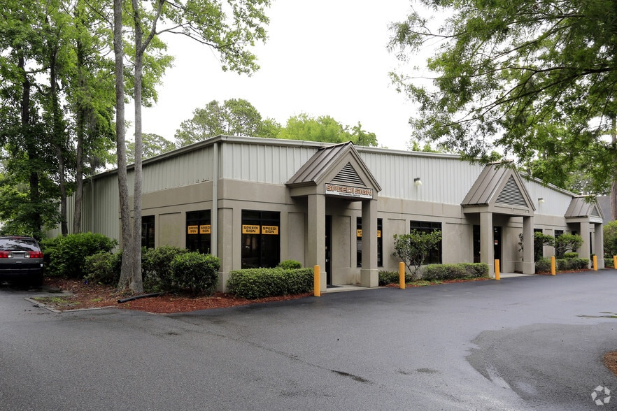 More Photos Of 5 Hunter Rd, Hilton Head Flex For Lease