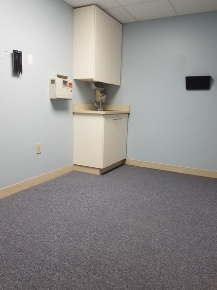 More Photos Of 305 Vine St, New Lenox Medical For Lease