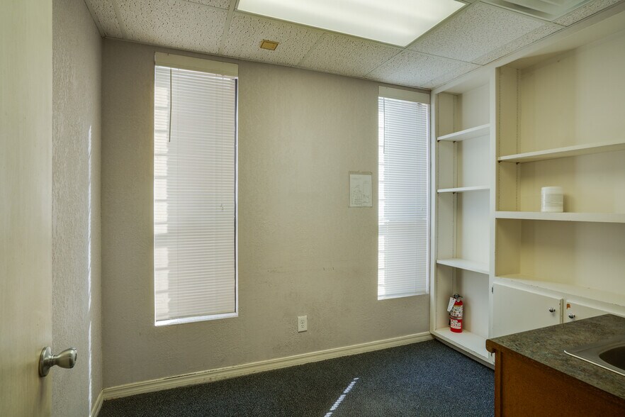 More Photos Of 1921 9th St, Wichita Falls Healthcare For Sale