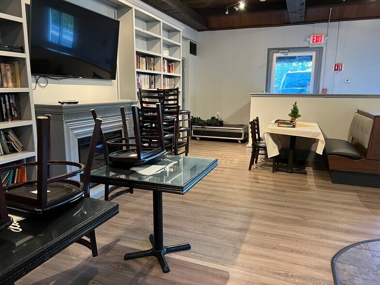 More Photos Of 35-A Solomon Pond Rd, Northborough Restaurant For Lease