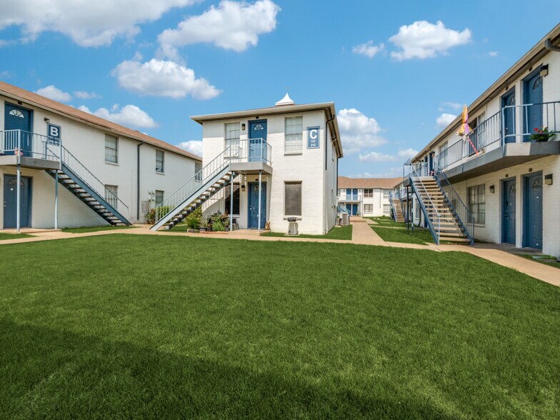 More Photos Of 2718 Sherman St, Grand Prairie Apartments For Sale