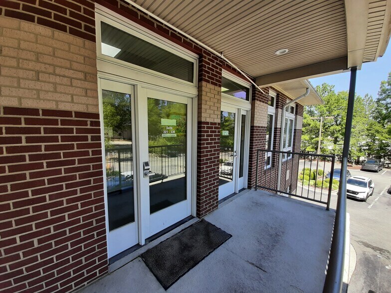 More Photos Of 1709 Legion Rd, Chapel Hill Coworking Space