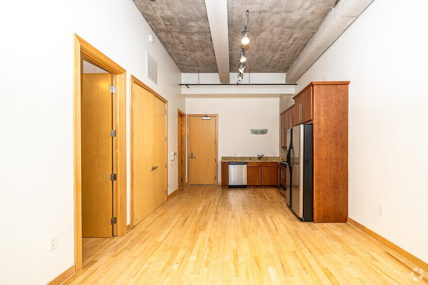 More Photos Of 239 E Chicago St, Milwaukee Apartments For Lease