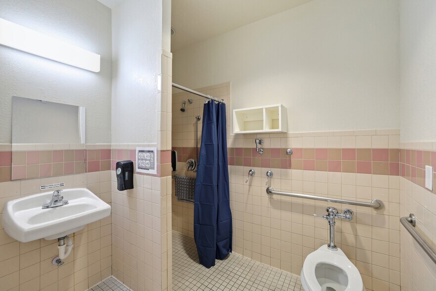 More Photos Of 5101 N Jackson Rd, McAllen Rehabilitation Center For Lease