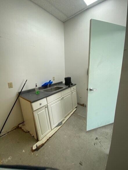 More Photos Of 2745-2765 Washington Blvd, Beaumont Unknown For Lease